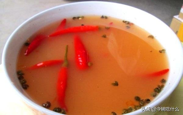 风味独特的四川泡菜制作及养护法，见证一坛传家泡菜的诞生