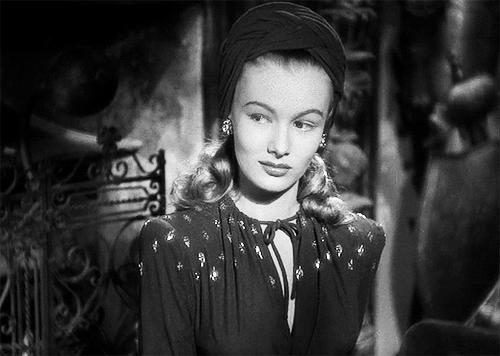 性感*物尤**维洛妮卡·莱可好莱坞唯一靠*猫猫躲**发型成名的女星