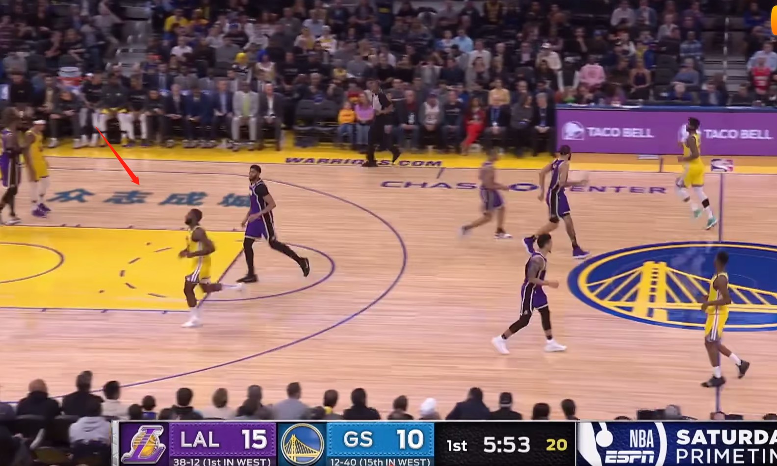 真相!勇士队地板上的“武汉加油”,是腾讯还是NBA的感人之举?