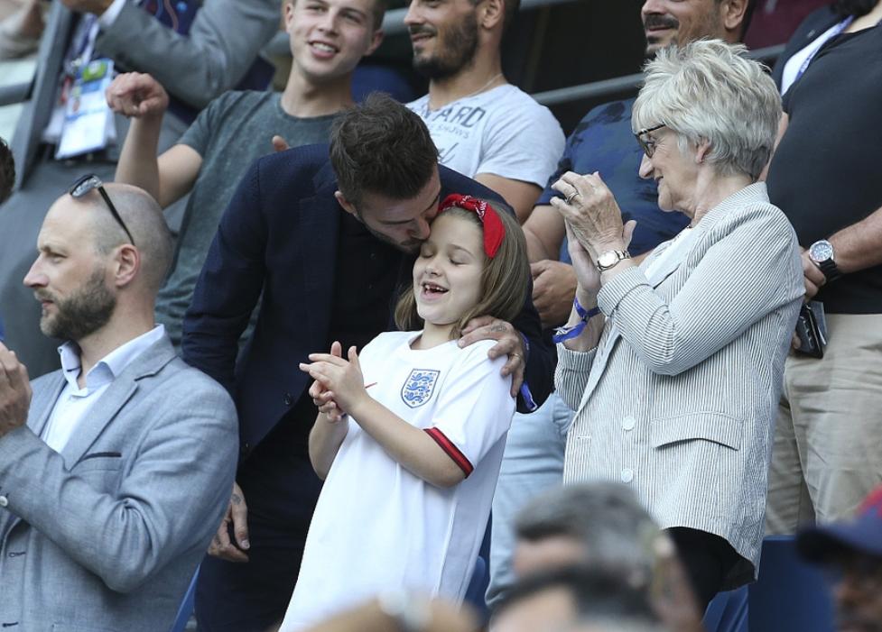 贝克汉姆小七亲嘴,贝克汉姆小七吻戏视频