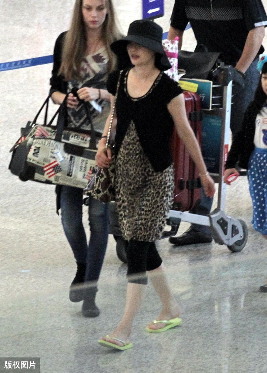 徐帆穿黑色短袖高清美图,徐帆紧身裤穿搭