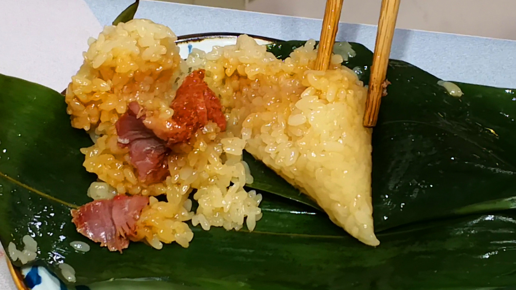 包肉粽子时，最忌泡完米直接就包，多加1步，粽子更香更好吃