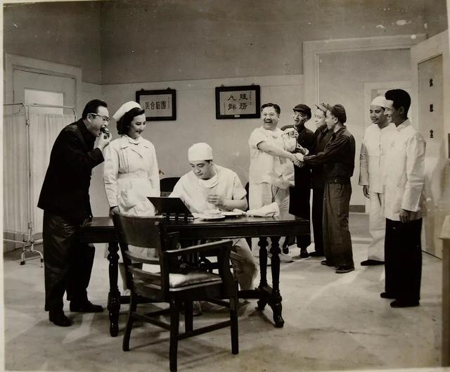 雷雨中鲁侍萍和周朴园为什么决裂,雷雨结局周朴园为什么没死