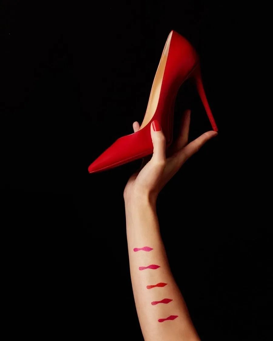 奢侈品下场battle卖口红，爱马仕、周仰杰，该买哪一支？