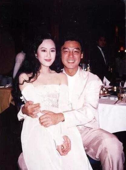 在前夫申请破产到处抹黑她时，她靠自己的努力勾销了债务—章小惠