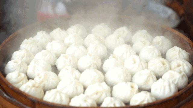 刘大姐经营乔馋大包子店，一天卖2000万个包子，一跃成为亿元大姐