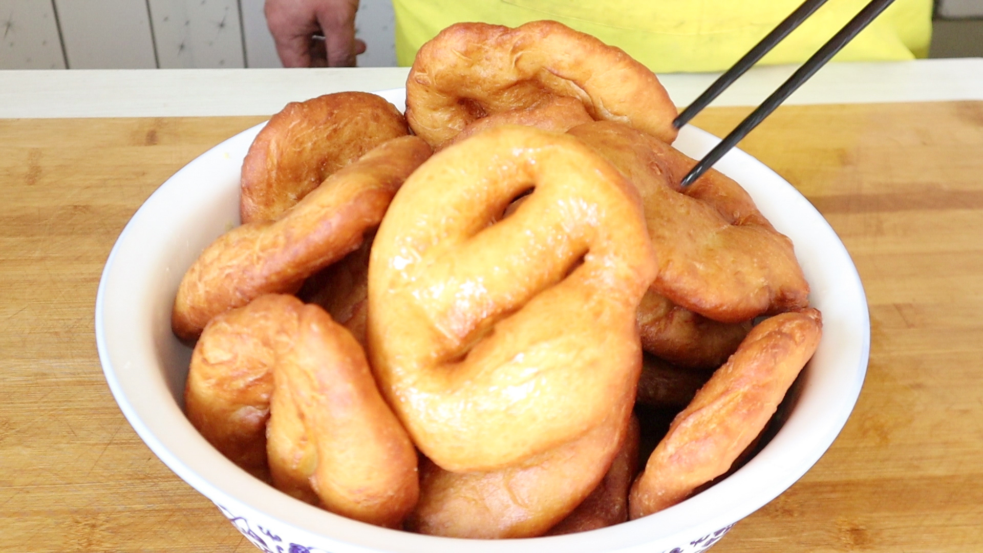 炸油饼正确和面配方,炸油饼做法和面技巧