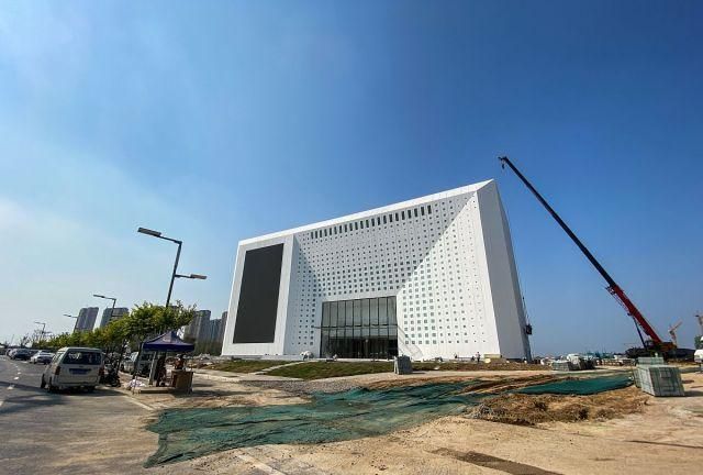 解析河南省郑州市的网络空间科技馆：像老式收音机，也像平躺机箱