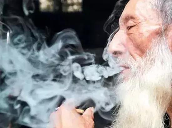 百岁做裸模！同居90后女友！他还曾援过朝，拾过荒，中过毒