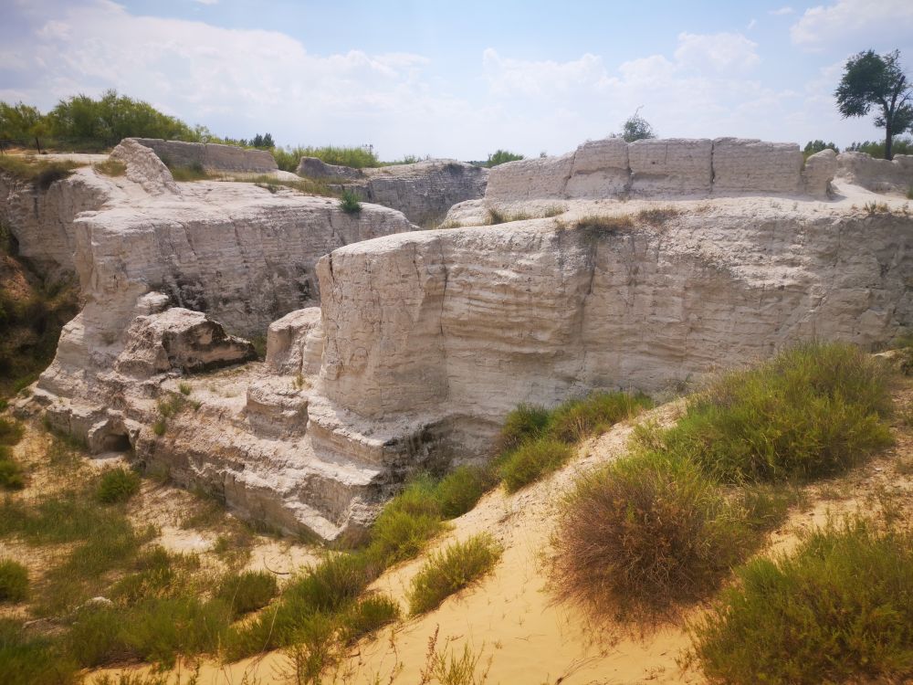 塞上长城绝高漠金戈犹响无定河