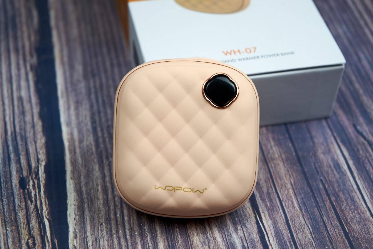 既是充电宝又是暖宝宝,既是充电宝又是插头