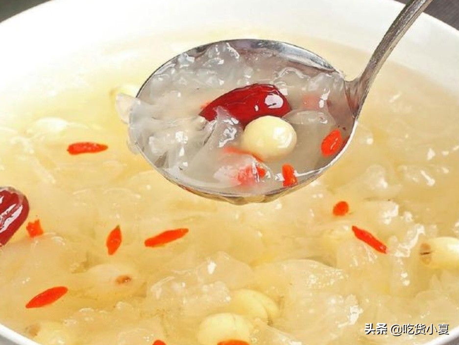 银耳怎么煲粥才能出胶原蛋白,怎样做银耳羹才能熬出胶原蛋白