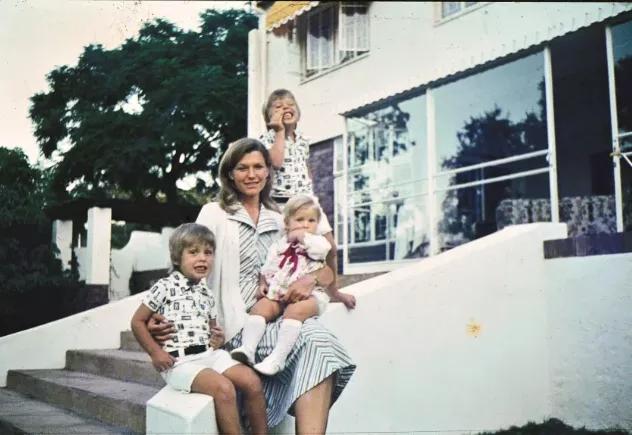 养大3个亿万富豪、67岁全裸上杂志：她的人生太硬核