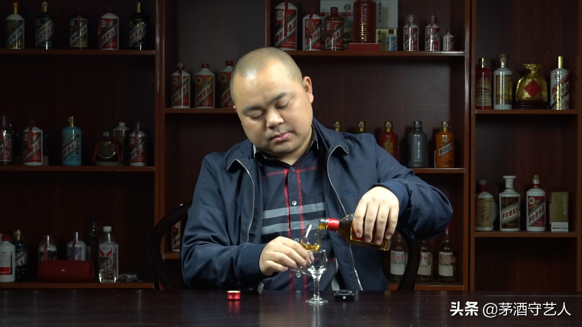 茅酒守艺人品酒古井贡酒,茅酒守艺人酒鬼酒