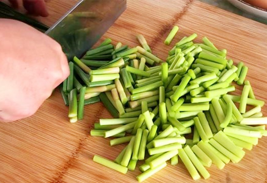 腌蒜薹洗好蒜苔晾多久,蒜薹怎么腌放得长久