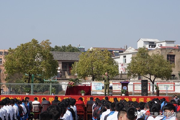 激情的岁月殷切的希望——肥东凯悦中学举行革命传统教育报告会