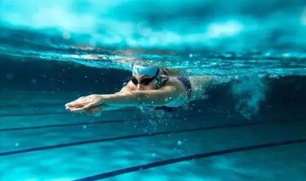 怎么克服游泳时对水的恐惧,新手如何克服恐惧学习游泳