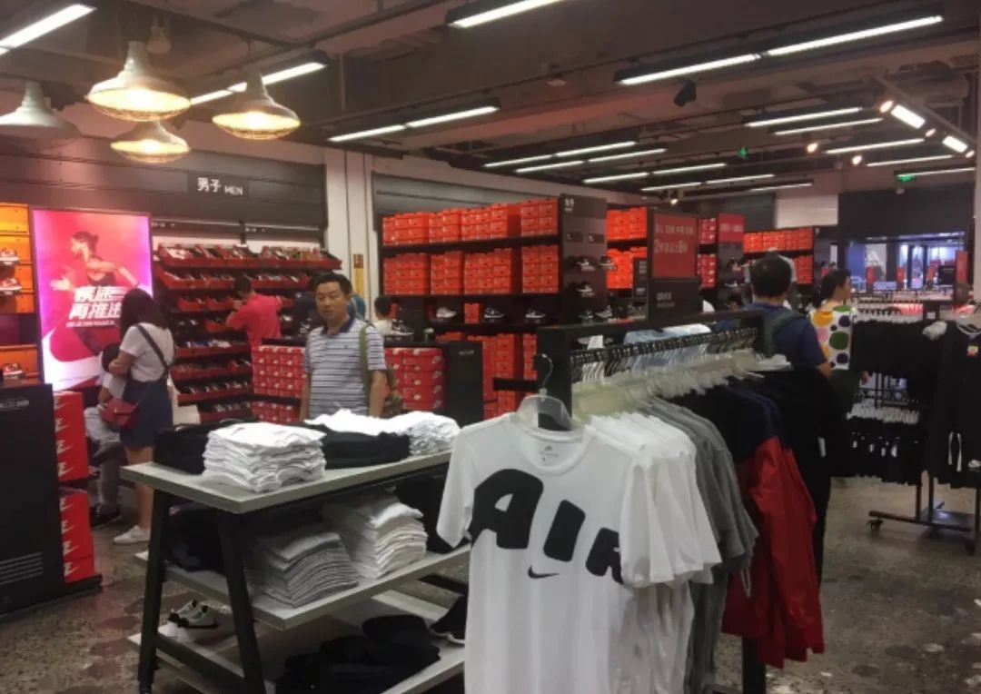 买阿迪耐克在哪里买保真又便宜,耐克阿迪哪里买最便宜
