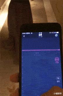 “女友吃个冰棒舌头粘住了，这下该咋办？”评论笑翻了，哈哈哈哈