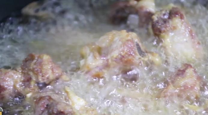 土豆和排骨怎么做才好吃,排骨和土豆的最好做法