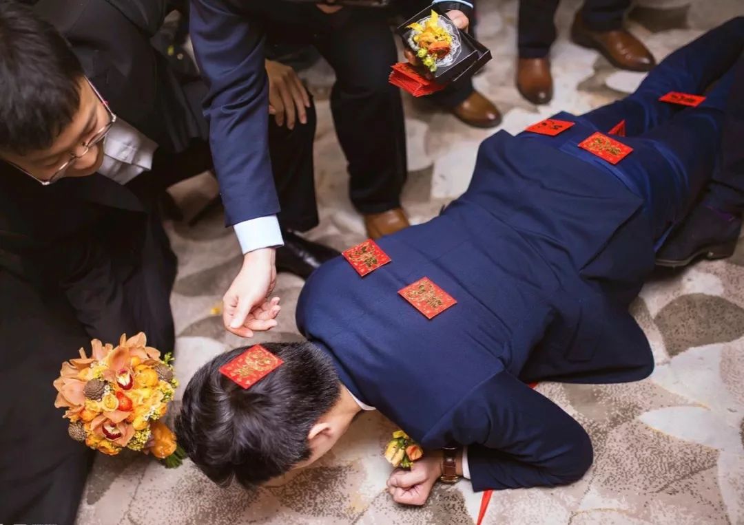 适合一对伴郎伴娘的接亲游戏,两个伴郎接亲小游戏创意环节