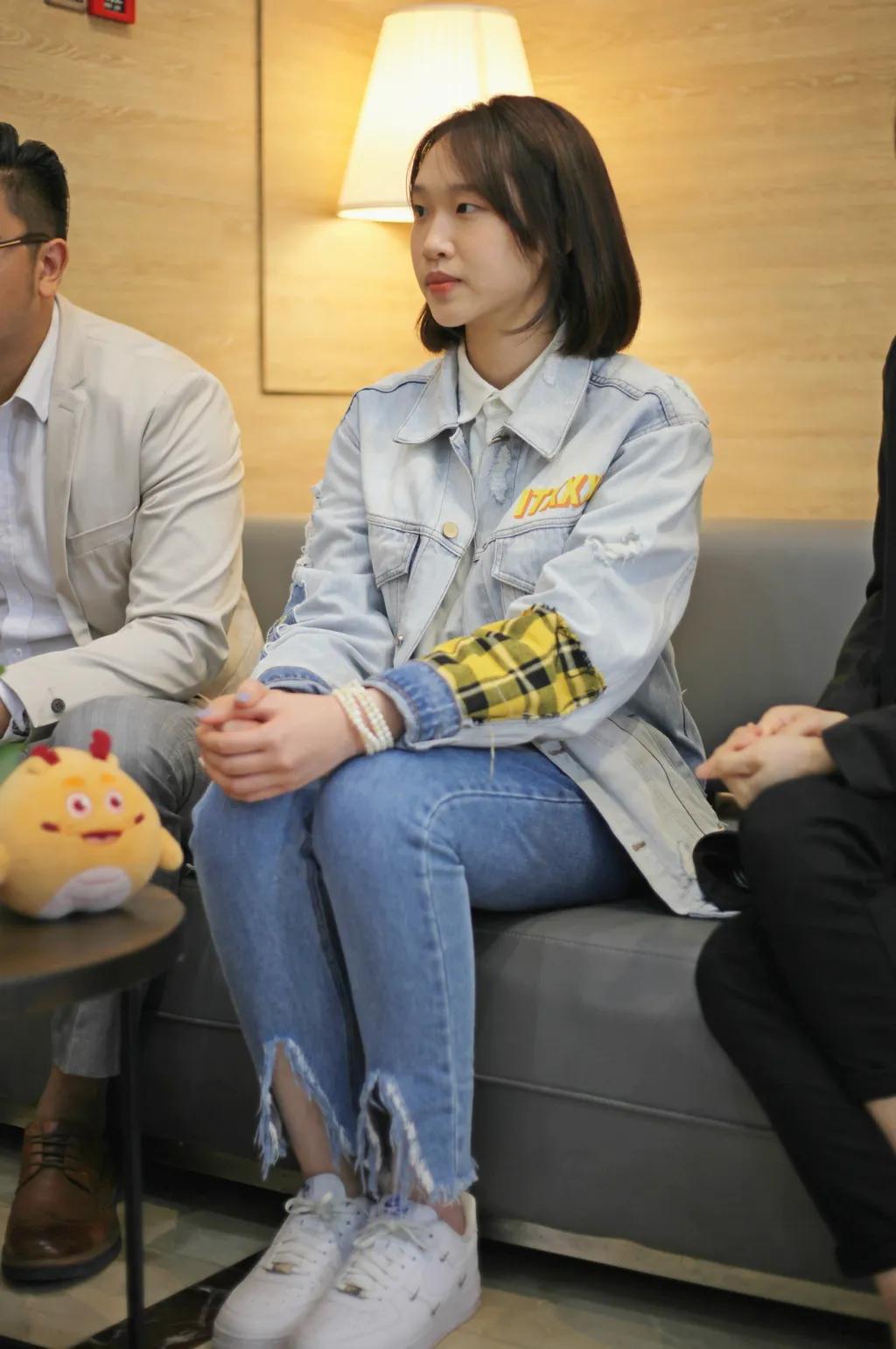 这群广州年轻人，为让下一代讲粤语，已日更了2000个睡前故事