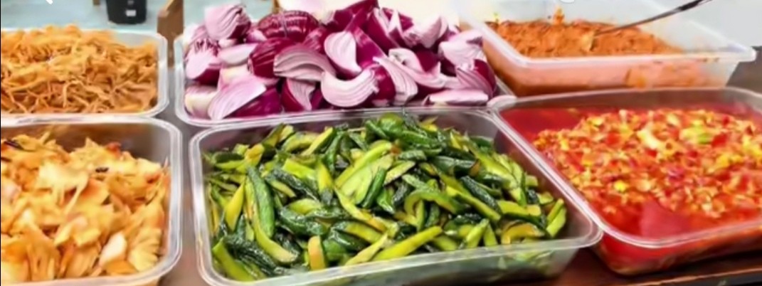 河南濮阳小伙第一锅大烩菜在哪儿,濮阳一天卖出上万碗烩菜