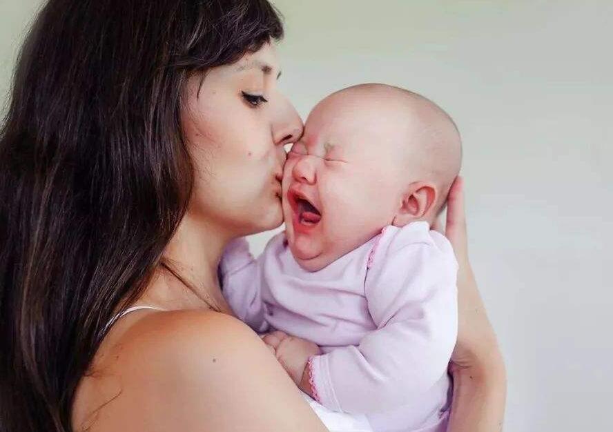 宝宝冲奶粉过程完整版,如何冲奶婴儿才不会胀气