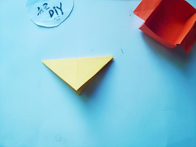 纸箱折纸恐龙全身的方法,简单纸箱做坦克折纸教程