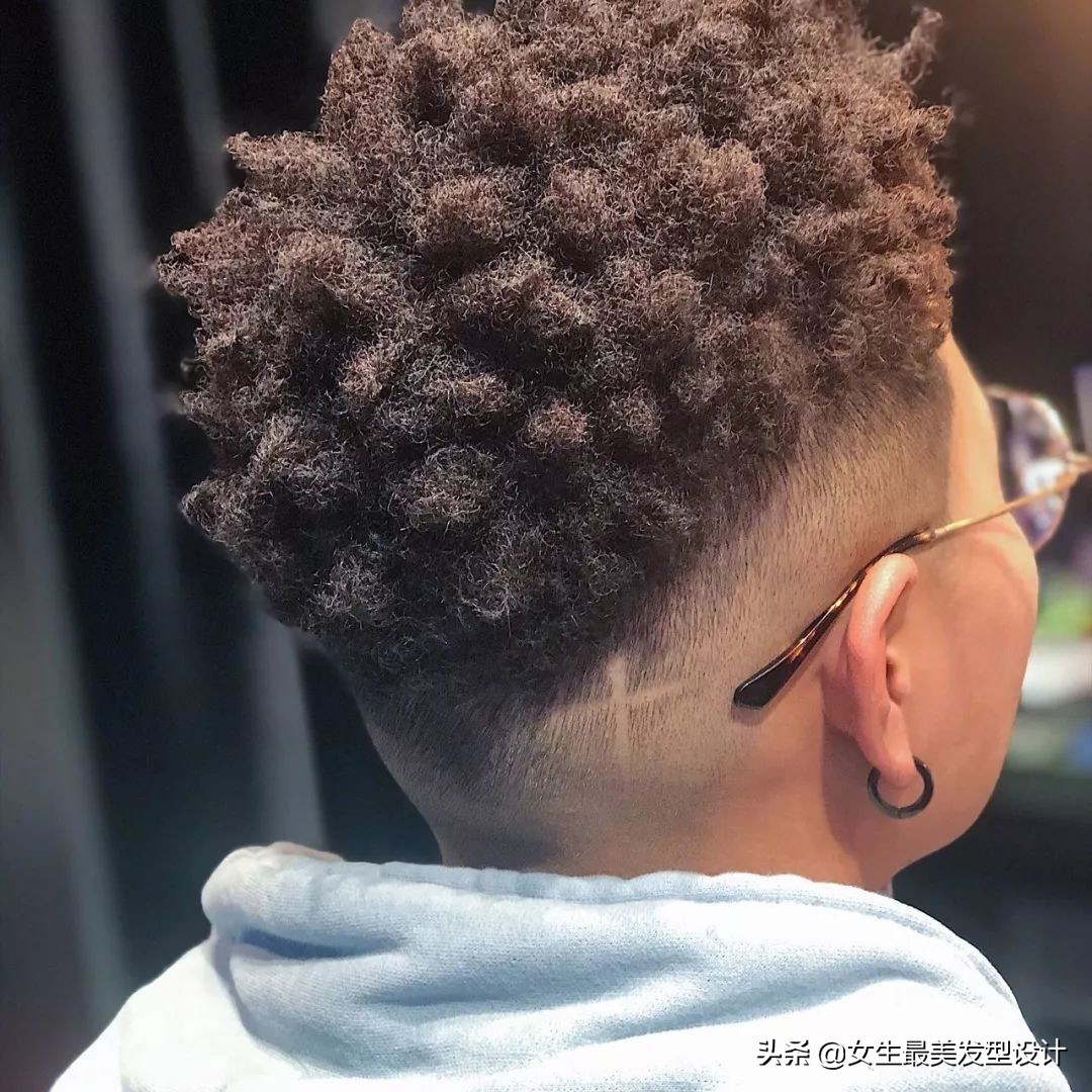 黑皮肤适合的发色卷发,黑皮肤适合烫什么发型好