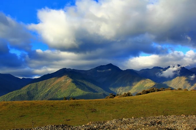 国庆自驾游川西路线推荐稻城亚丁,2022年7月理塘到稻城亚丁沿途风景