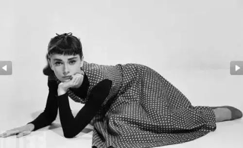 纪梵希爱赫本一生却没有回应,后来纪梵希做成口红,吻遍世间女子