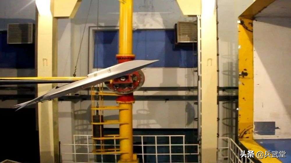 轰20验证机模型在吹风洞？小展弦比翼尖可动，比B2看起来更隐身