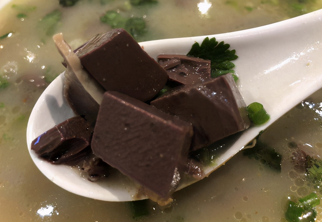 郑州夫妻一碗汤研究10年！限量300碗卖7元，汤鲜肉嫩吃到撑