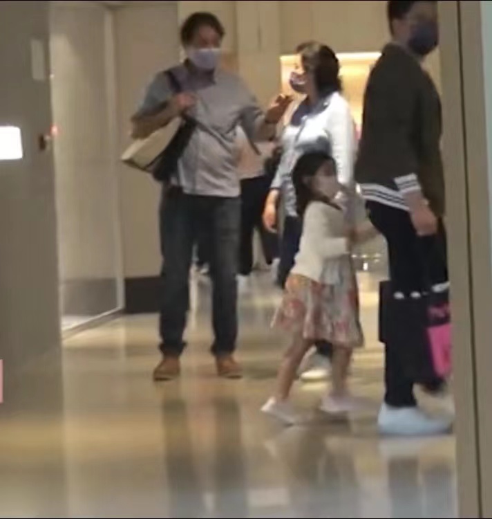 霍启刚晒与郭晶晶甜蜜合照,霍启刚为郭晶晶庆40岁生日