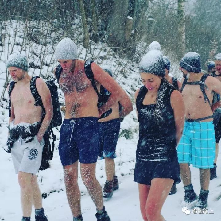 他是世界上最耐寒的人！不怕冷的秘密竟然是瑜伽和冥想…