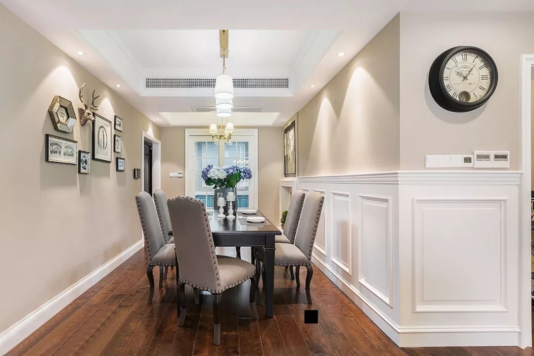 20平美式衣帽间和主卧一体图,轻奢美式小户型衣帽间