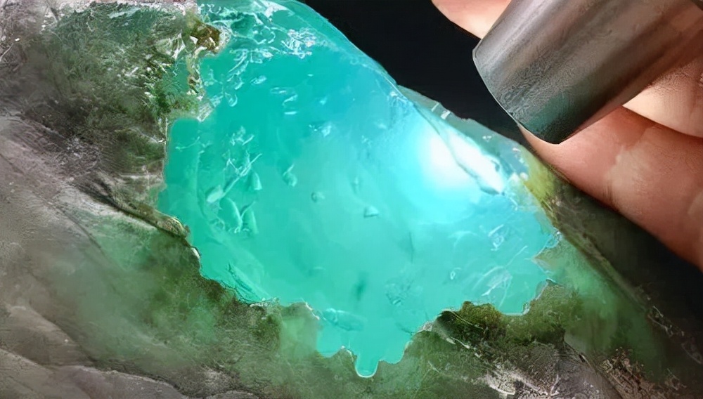 瑞丽翡翠原石直播间受骗怎么处理,直播间卖的翡翠原石什么猫腻