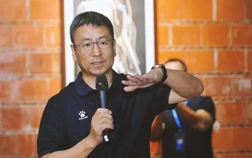 白岩松经典语录昨天比今天好 (白岩松经典语录最难的事终会过去)