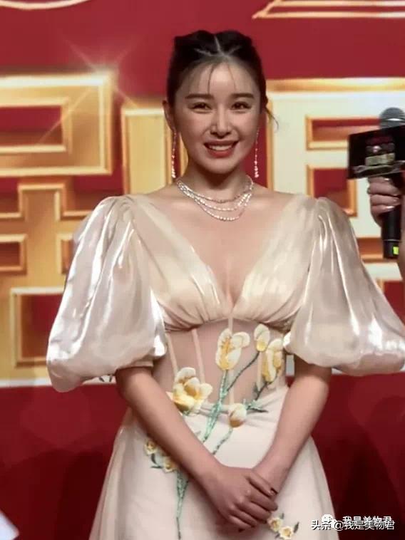 使底妆服帖的精华适合混油皮,大干皮亲妈粉底液大推荐