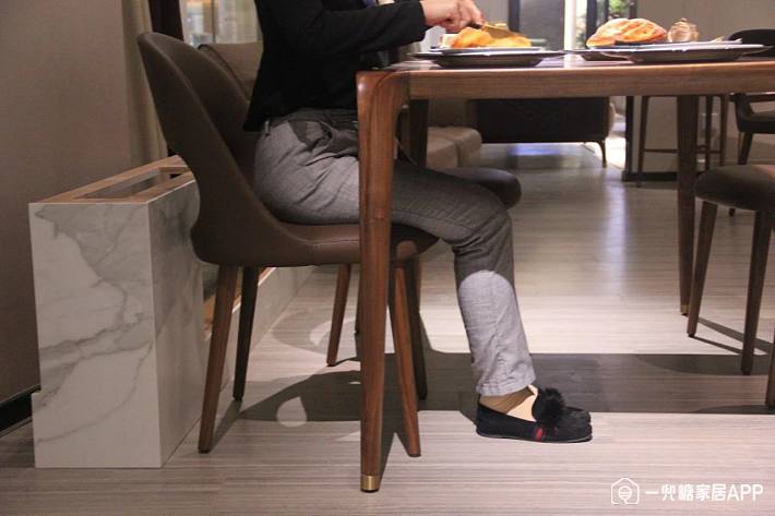 精致轻巧省空间，让你的餐厅韵味十足丨华师傅传匠实木餐桌测评