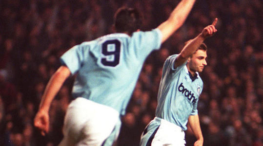 我想我超过了25个人—乔泽尔·金克拉泽90年代曼城最受欢迎的球星