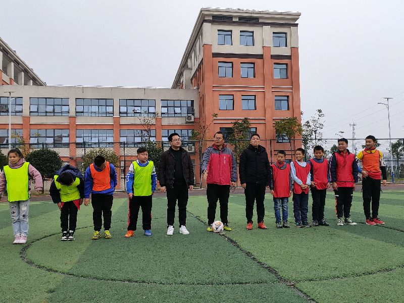 阳光成长快乐生活,阳光锻炼快乐成长