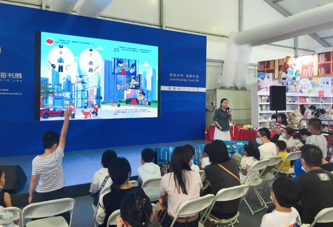 乐高带给孩子无限乐趣,乐高可以锻炼孩子的思维和耐力