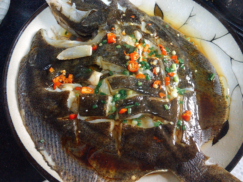 冰冻的鱼清蒸鱼用冷水蒸还是热水,清蒸鱼冷水上锅还是水开后上锅