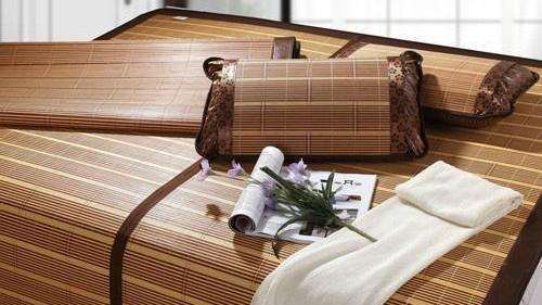 草席冰丝凉席藤席哪个好,夏天别用竹席了试试这款冰丝凉席