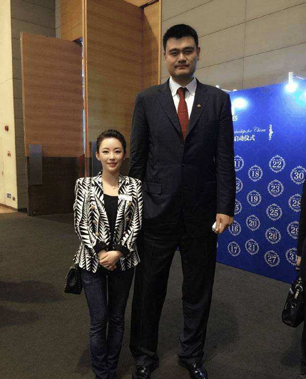 女明星与姚明合影,都有哪些女明星喜欢姚明