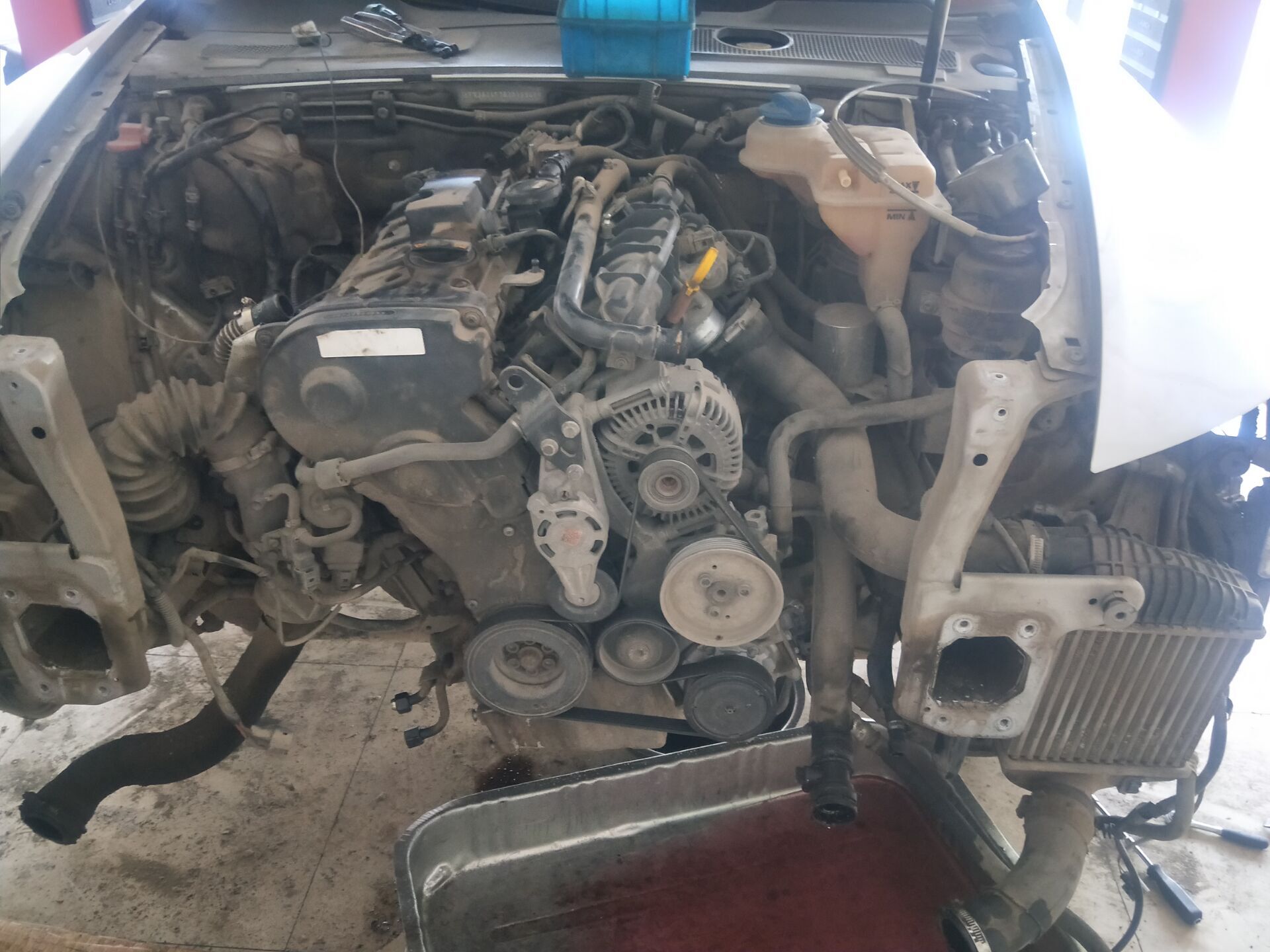 奥迪a6l2.0t气门油封烧机油,老款奥迪a6l2.0烧机油怎么解决