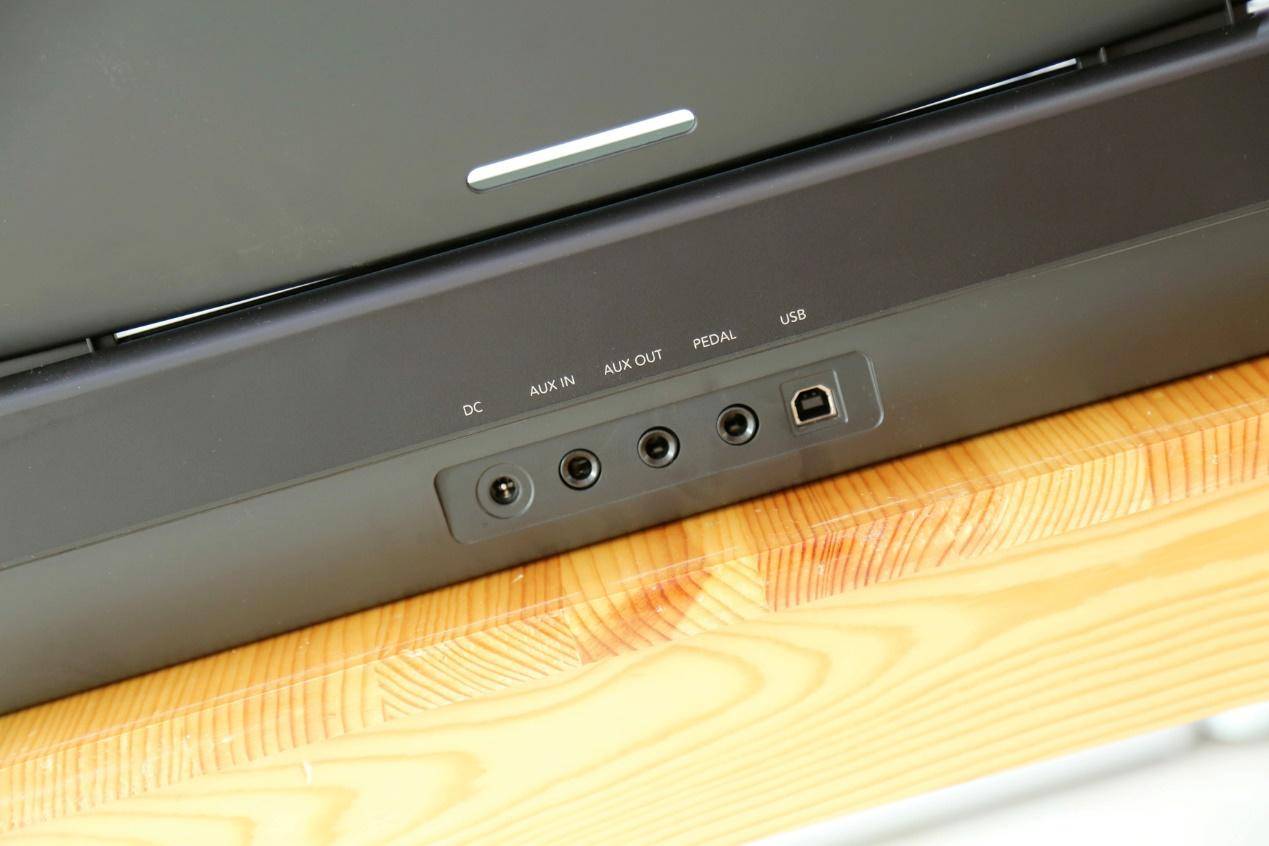 theone智能钢琴连接其它乐器,学会钢琴再弹电子琴