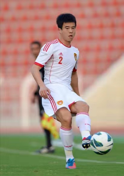 圆月弯刀任意球,足坛十大绝杀贴地斩